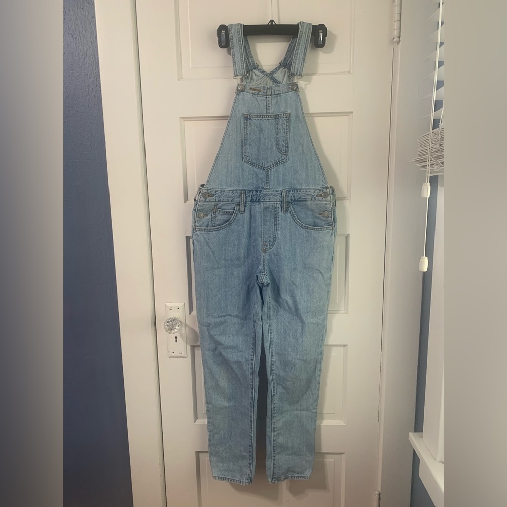 Like new Levi’s overalls, size S.